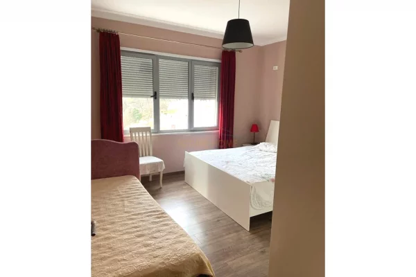Shtepi me qera Apartament ne Tirane, 2+1, Mobilimi E mobiluar, Pagesa 650  Euro.