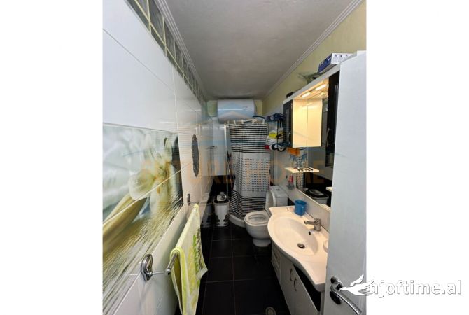 Shtepi ne shitje Apartament ne Tirane, 2+1, Mobilimi E mobiluar, Pagesa 135,000  Euro.