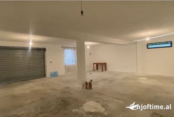 Ambient biznesi me qera 4+1 ne Tirane - 400 Euro