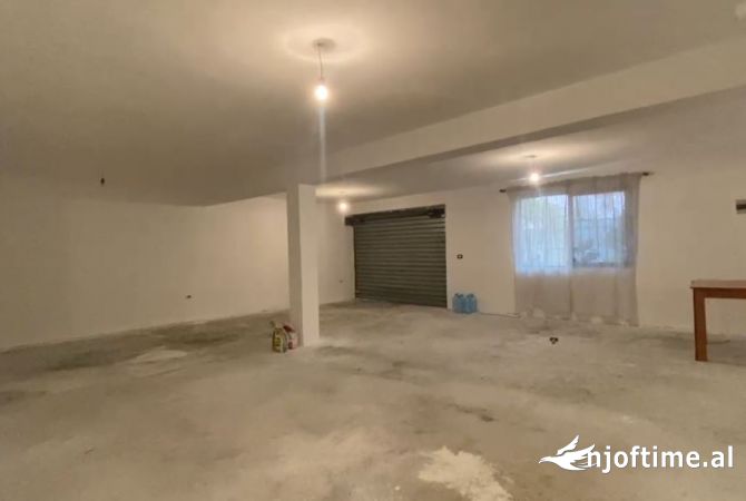 Ambient biznesi me qera 4+1 ne Tirane - 400 Euro
