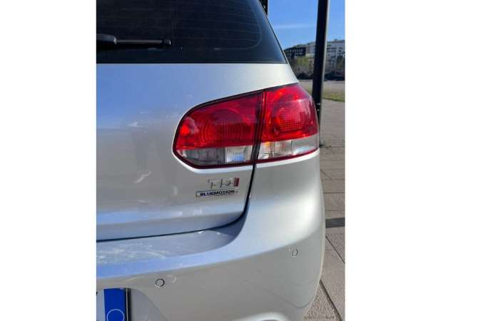 Jepet me qera Makina Volkswagen Golf 6 per 30  Euro dita. Rinas 