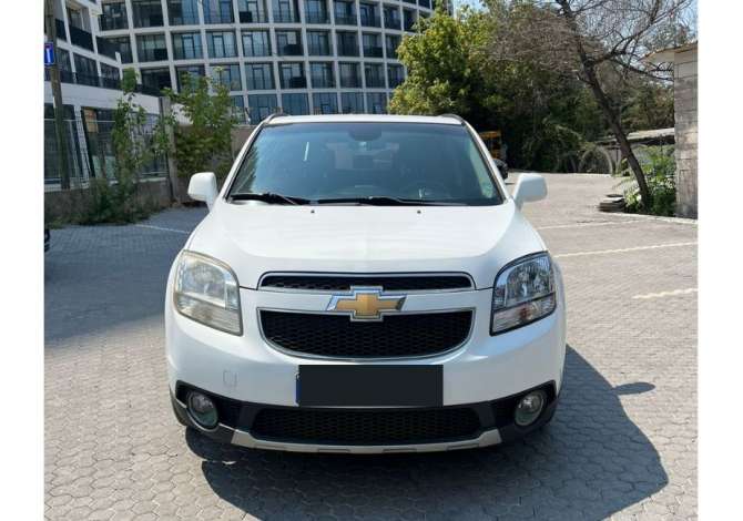 Makine 7 vendeshe me qera duke nisur nga 40 euro dita. Aeroport Rinas 