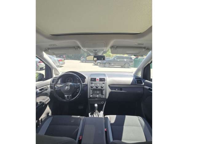 Jepet Makina me Qera Volkswagen Touran vende 45 Euro Dita.Rinas