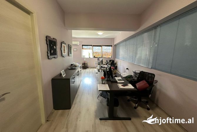 Ambient biznesi me qera 4+1 ne Tirane - 6,400 Euro