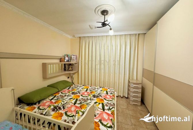 Shtepi ne shitje Apartament ne Tirane, 2+1, Mobilimi E mobiluar, Pagesa 80,000  Euro.