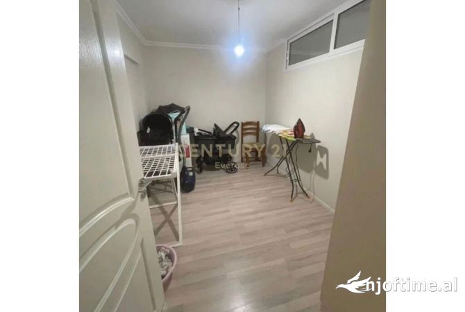 Shtepi ne shitje Apartament ne Tirane, 2+1, Mobilimi E mobiluar, Pagesa 98,000  Euro.