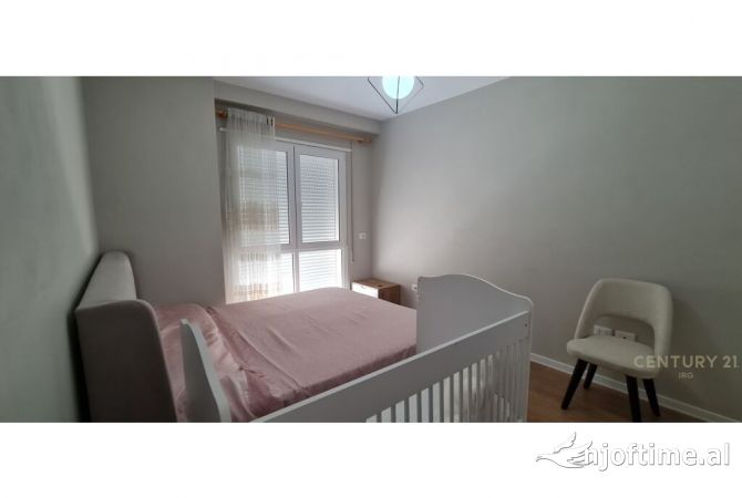 Shtepi ne shitje Apartament ne Tirane, 2+1, Mobilimi Pjeserisht e mobiluar, Pagesa 147,000  Euro.