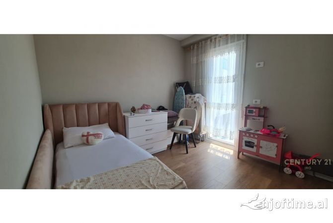 Shtepi ne shitje Apartament ne Tirane, 2+1, Mobilimi Pjeserisht e mobiluar, Pagesa 147,000  Euro.