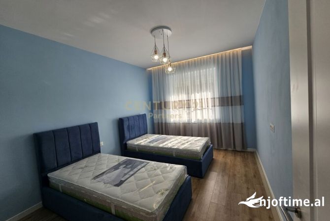Shtepi ne shitje Apartament ne Tirane, 2+1, Mobilimi Pjeserisht e mobiluar, Pagesa 145,000  Euro.