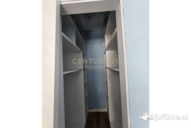 Shtepi ne shitje Apartament ne Tirane, 2+1, Mobilimi Pjeserisht e mobiluar, Pagesa 145,000  Euro.