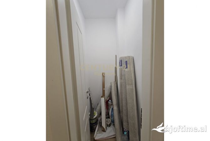 Shtepi ne shitje Apartament ne Tirane, 2+1, Mobilimi Pjeserisht e mobiluar, Pagesa 145,000  Euro.