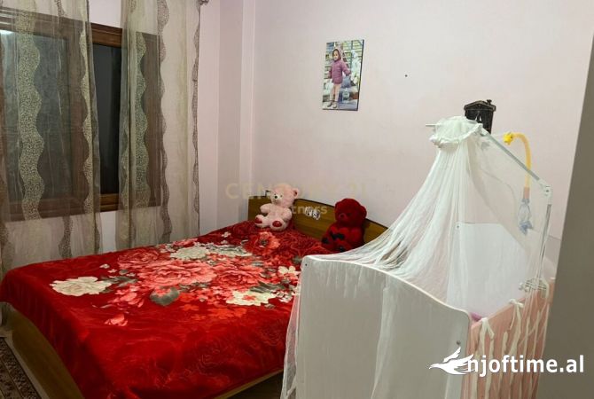 Shtepi ne shitje Apartament ne Tirane, 2+1, Mobilimi E mobiluar, Pagesa 100,000  Euro.