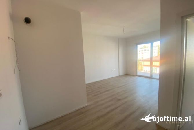 Shtepi ne shitje Apartament ne Tirane, 1+1, Mobilimi Pjeserisht e mobiluar, Pagesa 97,500  Euro.
