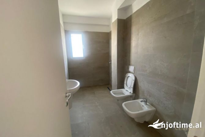 Shtepi ne shitje Apartament ne Tirane, 1+1, Mobilimi Pjeserisht e mobiluar, Pagesa 97,500  Euro.