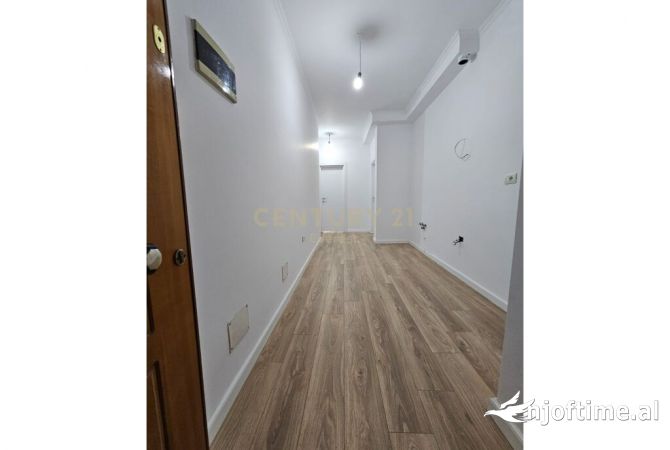 Shtepi ne shitje Apartament ne Tirane, 1+1, Mobilimi Bosh, pa mobiluar, Pagesa 132,000  Euro.