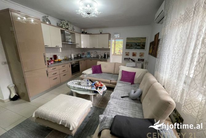 Shtepi ne shitje Apartament ne Tirane, 1+1, Mobilimi E mobiluar, Pagesa 100,000  Euro.