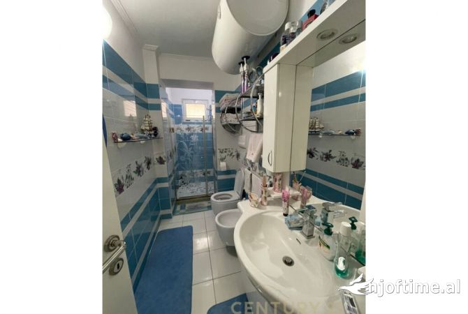 Shtepi ne shitje Apartament ne Tirane, 1+1, Mobilimi E mobiluar, Pagesa 100,000  Euro.