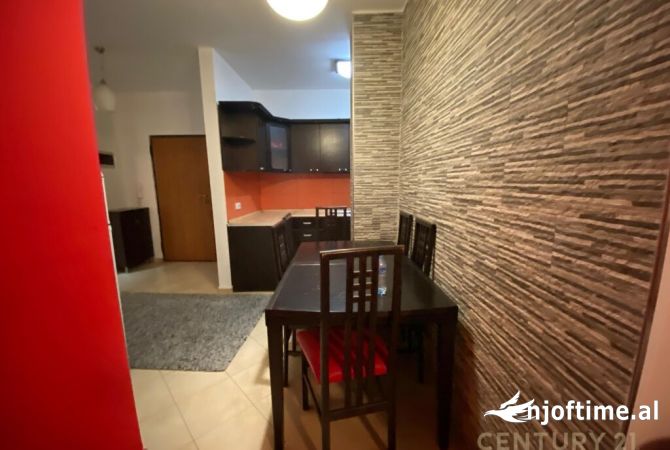 Shtepi ne shitje Apartament ne Tirane, 1+1, Mobilimi Pjeserisht e mobiluar, Pagesa 120,000  Euro.