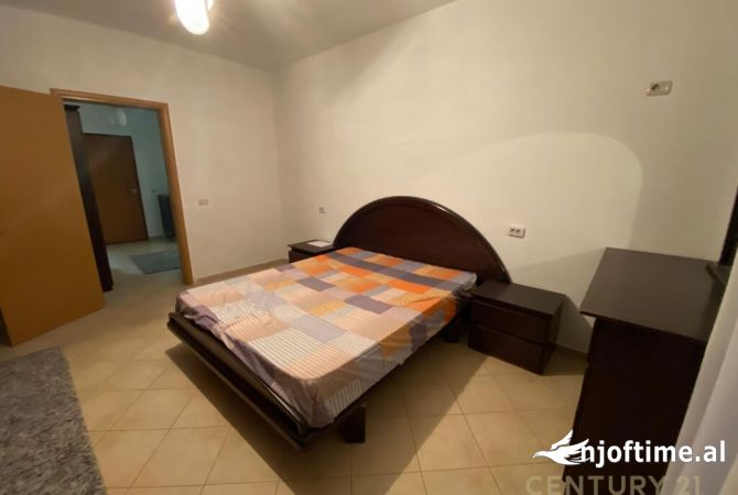 Shtepi ne shitje Apartament ne Tirane, 1+1, Mobilimi Pjeserisht e mobiluar, Pagesa 120,000  Euro.