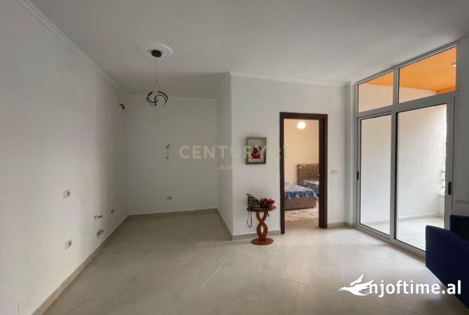 Shtepi ne shitje Apartament ne Tirane, 2+1, Mobilimi E mobiluar, Pagesa 125,000  Euro.