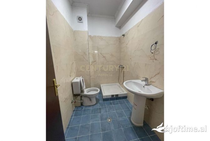 Shtepi ne shitje Apartament ne Tirane, 2+1, Mobilimi E mobiluar, Pagesa 125,000  Euro.