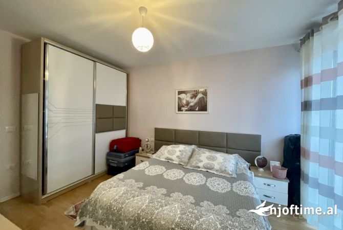 Shtepi ne shitje Apartament ne Tirane, 1+1, Mobilimi Pjeserisht e mobiluar, Pagesa 142,000  Euro.