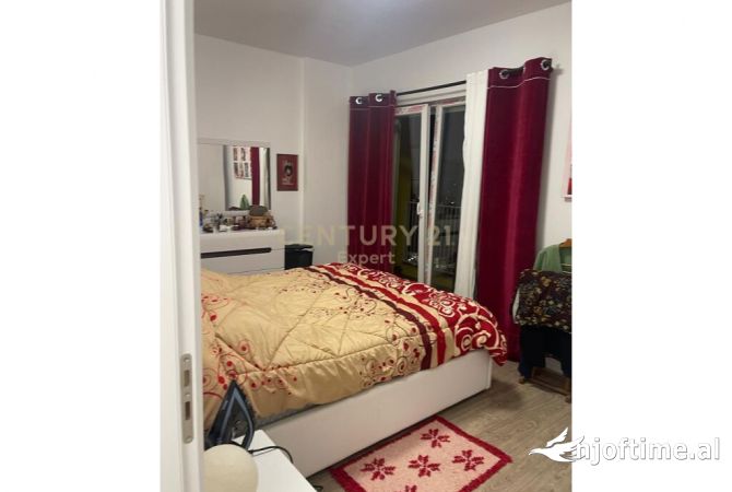 Shtepi ne shitje Apartament ne Tirane, 2+1, Mobilimi E mobiluar, Pagesa 108,900  Euro.