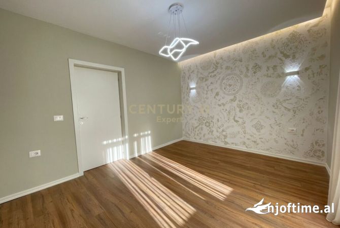 Shtepi ne shitje Apartament ne Tirane, 1+1, Mobilimi Pjeserisht e mobiluar, Pagesa 135,000  Euro.