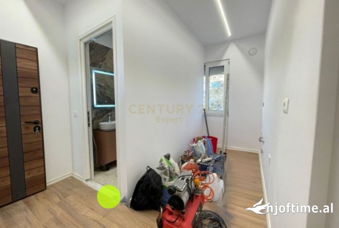 Shtepi ne shitje Apartament ne Tirane, 1+1, Mobilimi Pjeserisht e mobiluar, Pagesa 135,000  Euro.