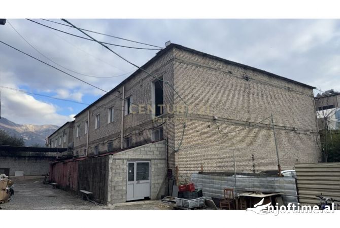 Ambient biznesi me qera 4+1 ne Tirane - 1,500 Euro