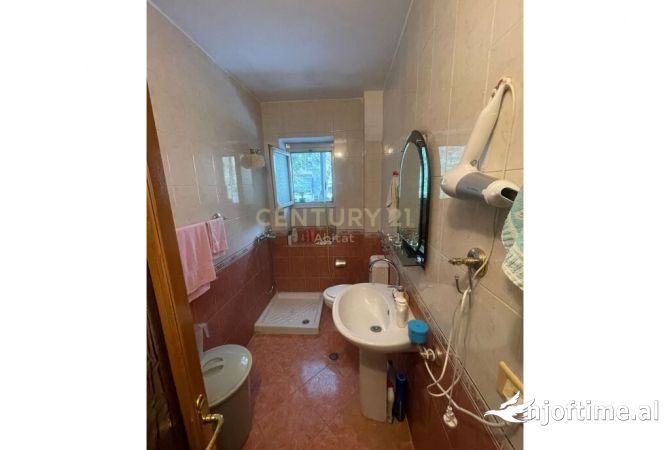 Shtepi ne shitje Apartament ne Tirane, 1+1, Mobilimi E mobiluar, Pagesa 137,000  Euro.