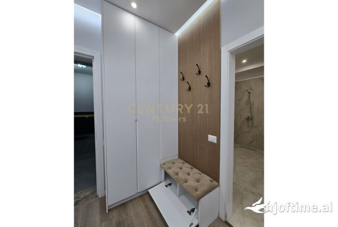 Shtepi ne shitje Apartament ne Tirane, 2+1, Mobilimi E mobiluar, Pagesa 275,000  Euro.