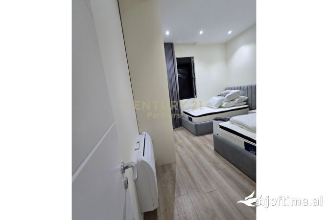 Shtepi ne shitje Apartament ne Tirane, 2+1, Mobilimi E mobiluar, Pagesa 275,000  Euro.