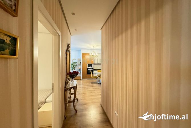 Shtepi ne shitje Apartament ne Tirane, 2+1, Mobilimi Pjeserisht e mobiluar, Pagesa 240,000  Euro.