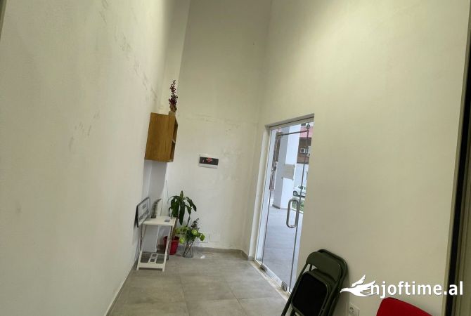 Ambient biznesi me qera 1+1 ne Tirane - 650 Euro