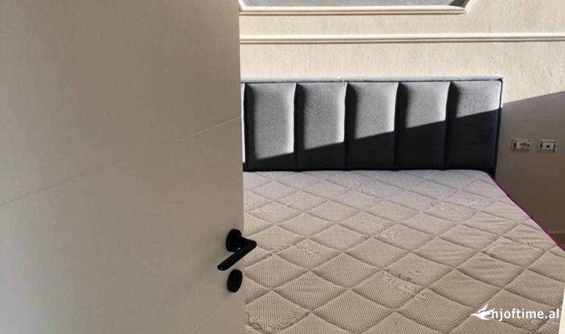 Shtepi me qera Apartament ne Tirane, 2+1, Mobilimi E mobiluar, Pagesa 700  Euro.