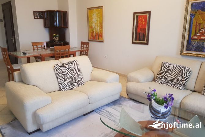 Shtepi me qera 2+1 ne Tirane - 900 Euro