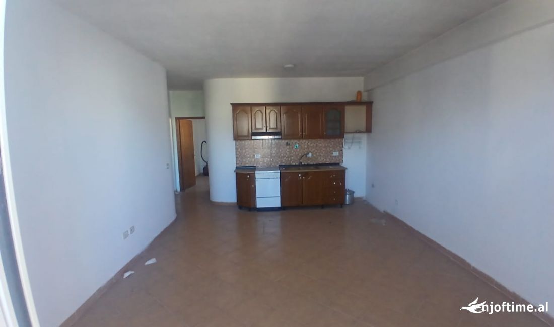 Shtepi ne shitje Apartament ne Tirane, 2+1, Mobilimi Bosh, pa mobiluar, Pagesa 183,000  Euro.