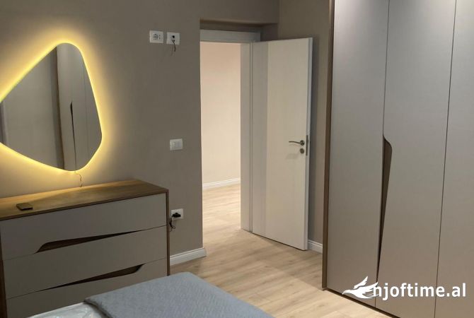 Shtepi me qera 2+1 ne Tirane - 1,000 Euro