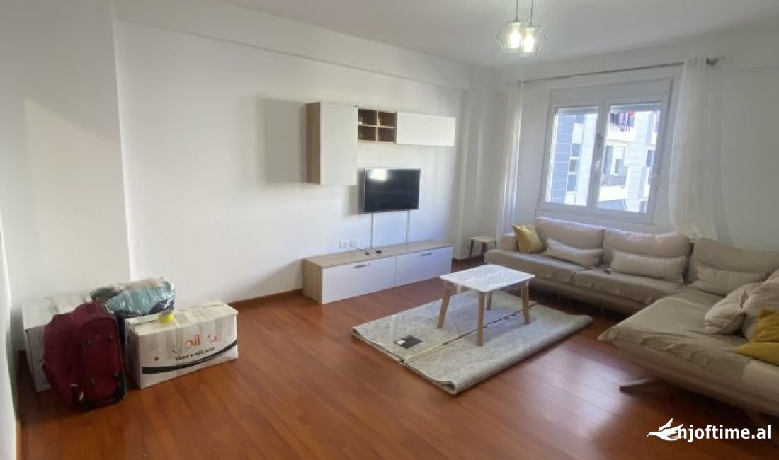 Shtepi me qera Apartament ne Tirane, 1+1, Mobilimi E mobiluar, Pagesa 500  Euro.