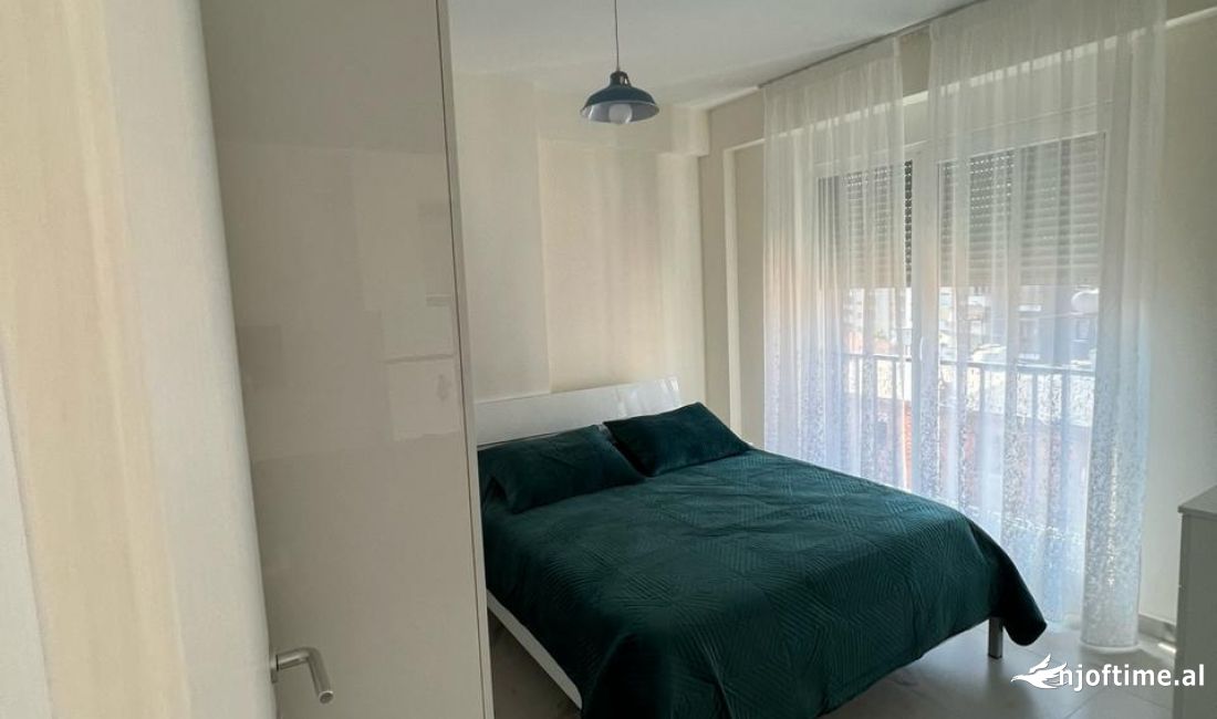 Shtepi me qera Apartament ne Tirane, 2+1, Mobilimi E mobiluar, Pagesa 800  Euro.