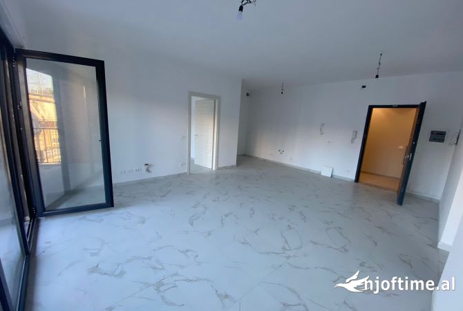 Ambient biznesi me qera 3+1 ne Tirane - 800 Euro