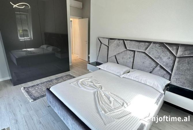 Shtepi me qera 2+1 ne Tirane - 800 Euro