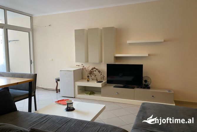 Shtepi me qera 2+1 ne Tirane - 800 Euro