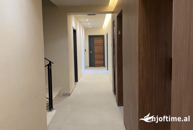 Ambient biznesi me qera 3+1 ne Tirane - 680 Euro