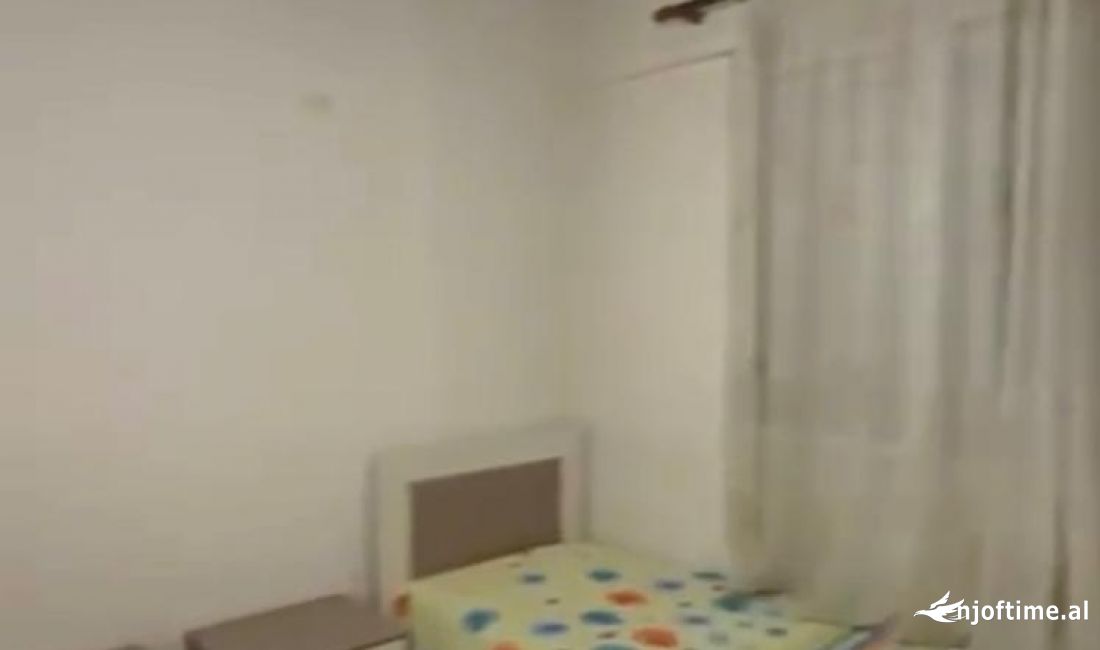 Shtepi ne shitje Apartament ne Tirane, 2+1, Mobilimi E mobiluar, Pagesa 130,000  Euro.