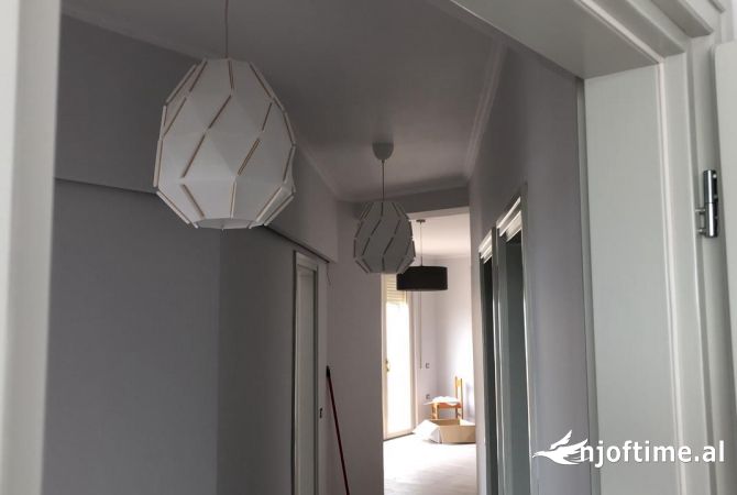 Ambient biznesi me qera 3+1 ne Tirane - 680 Euro