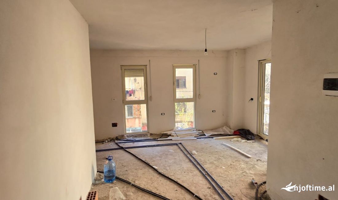 Shtepi ne shitje Apartament ne Tirane, 2+1, Mobilimi E mobiluar, Pagesa 179,000  Euro.