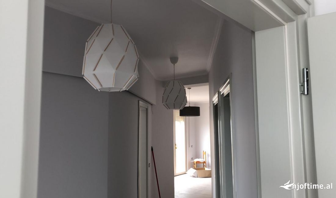 Shtepi ne shitje Apartament ne Tirane, 3+1, Mobilimi E mobiluar, Pagesa 310,000  Euro.