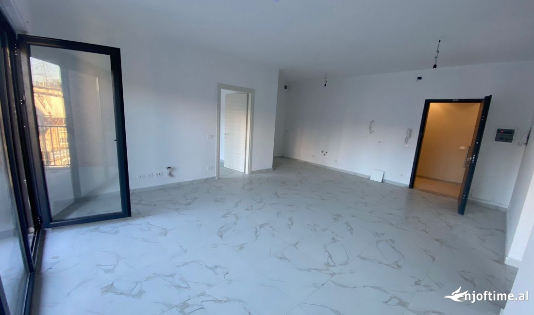 Shtepi ne shitje Apartament ne Tirane, 2+1, Mobilimi Bosh, pa mobiluar, Pagesa 339,000  Euro.